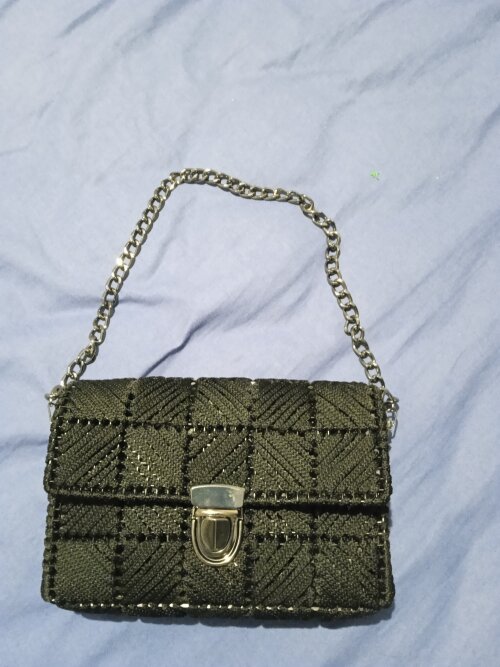 Bolsa preta bordada a mão