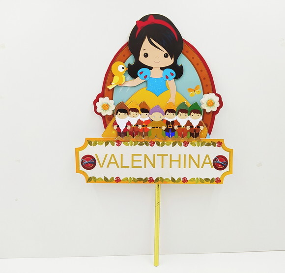 Topo de Bolo Branca de Neve no Jardim