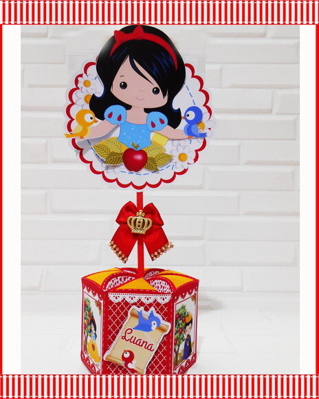 Centro de Mesa Branca de Neve no Jardim