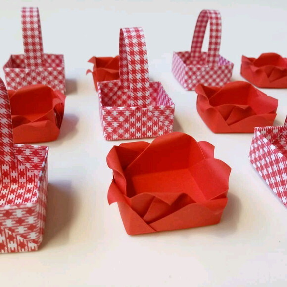 Cestinha Lótus Vermelho | Forminha para Doces em Origami