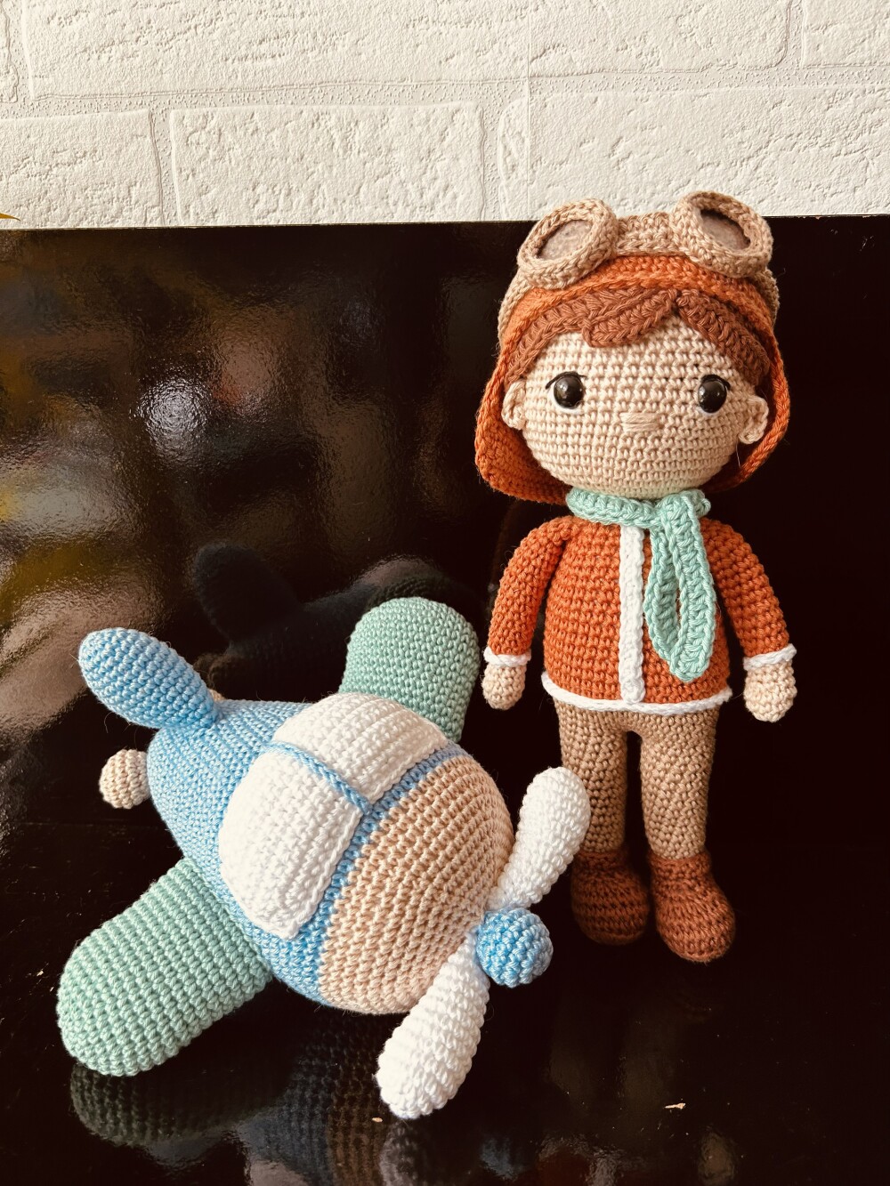 Coleção Amigurumi - Aviador (25cm) e Avião (20cm)
