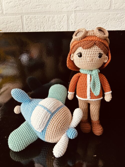 Coleção Amigurumi - Aviador (25cm) e Avião (20cm)