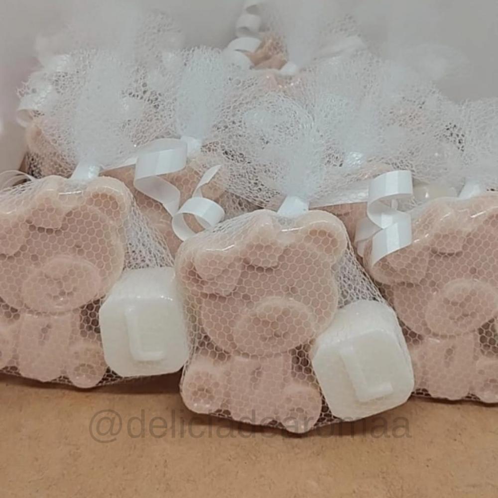 Lembrancinha Sabonete Artesanal Ursinho (a) com 1 letra