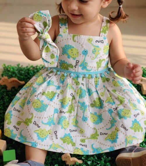 Vestido infantil  alça com tiara  estampado  dinossauro