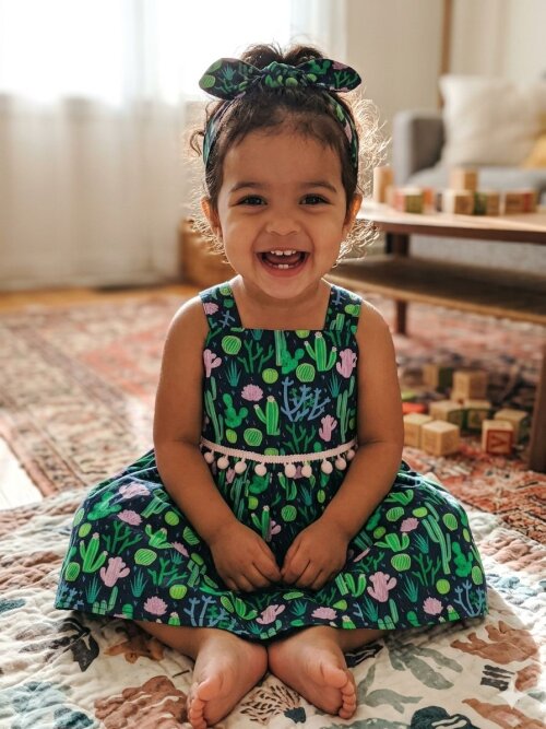 Vestido infantil alça com faixa de cabelo estampado   cacto