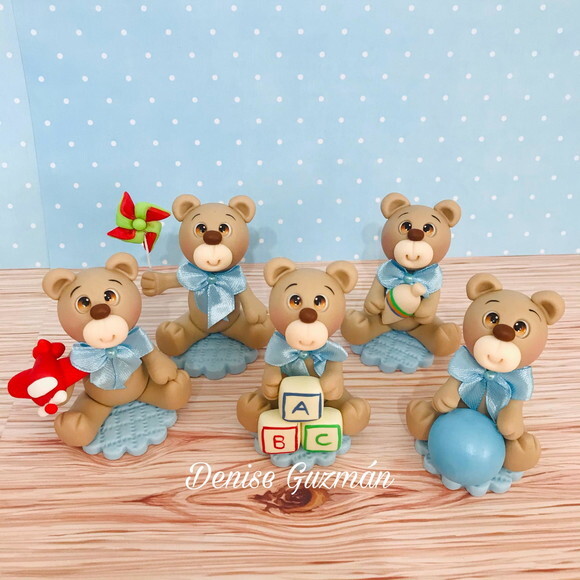 Ursinhos com Brinquedo em Biscuit