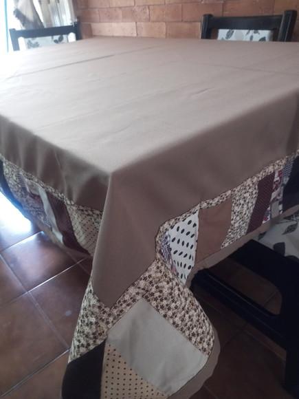 Toalha De Mesa Com Barrado Em Patchwork