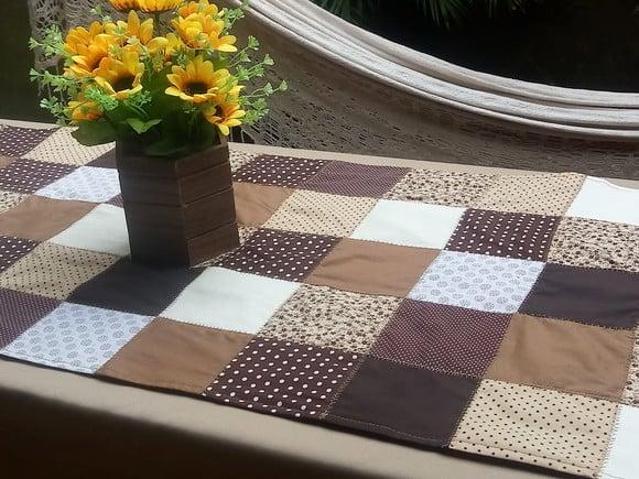Caminho de mesa em patchwork