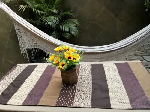 Caminho de mesa em patchwork