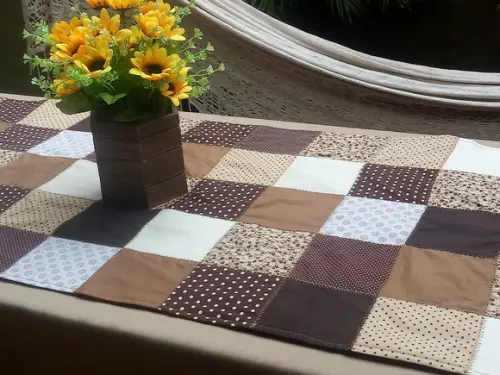 Caminho de mesa em patchwork