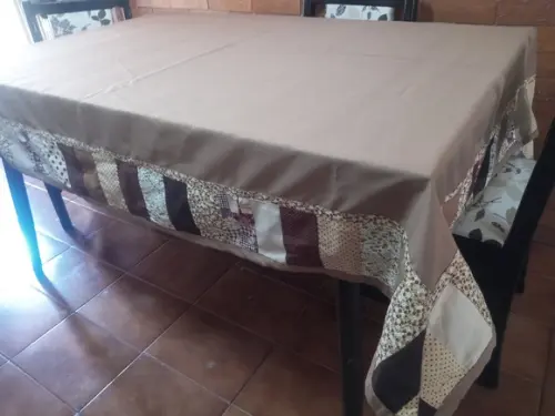 Toalha De Mesa Com Barrado Em Patchwork