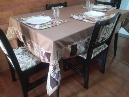 Toalha De Mesa Com Barrado Em Patchwork