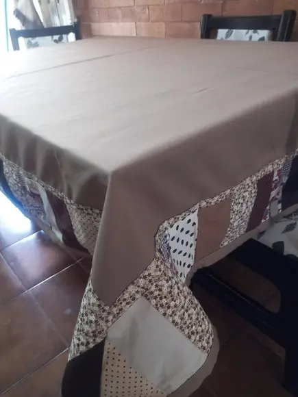 Toalha De Mesa Com Barrado Em Patchwork