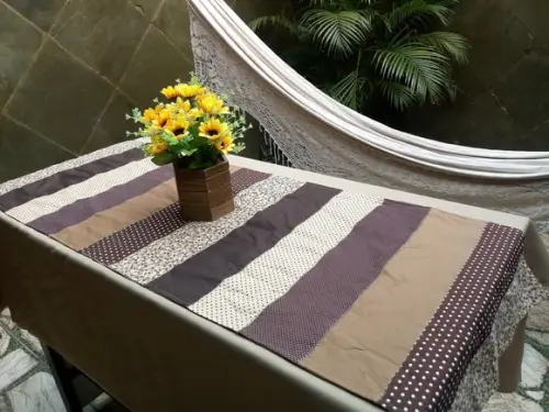 Caminho de mesa em patchwork