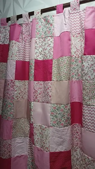 Cortina em Patchwork Rosa