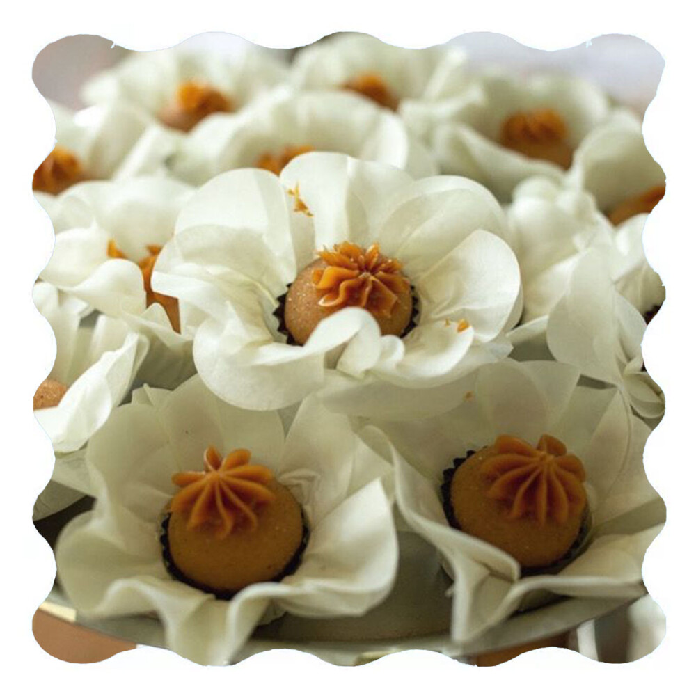 100 Forminhas Para Doce Fino Flor Camélia 3 Camadas Festa