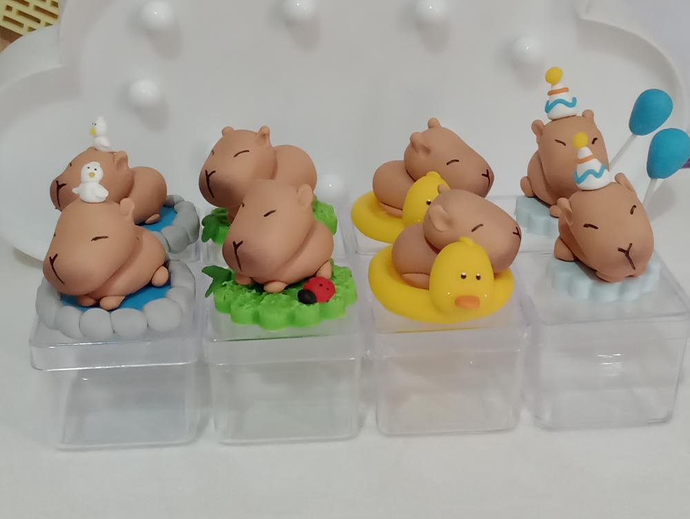 Lembrancinha Capivara de Biscuit Caixinha Acrílica