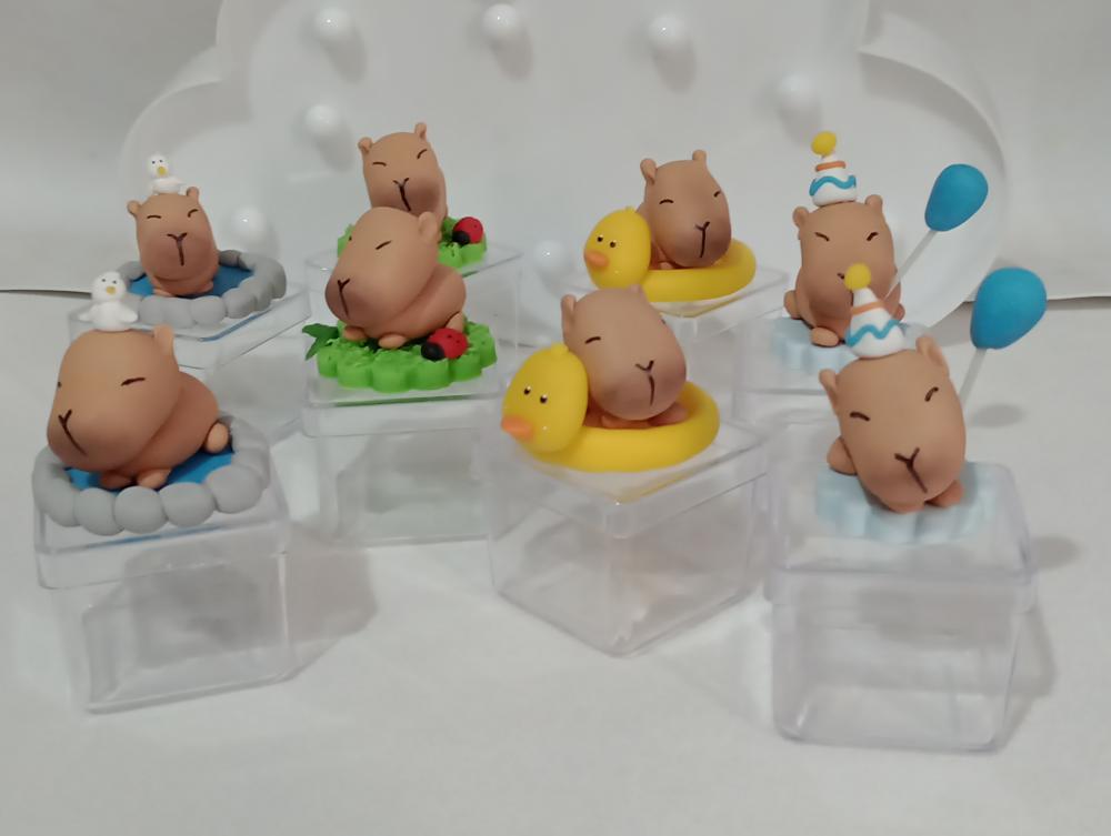 Lembrancinha Capivara de Biscuit Caixinha Acrílica