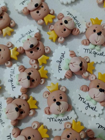 Aplique Chá de Bebê Uirsinho com Coroa de Biscuit