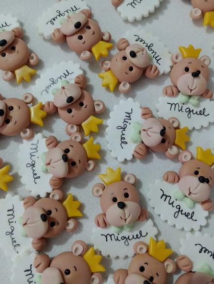 Aplique Chá de Bebê Uirsinho com Coroa de Biscuit