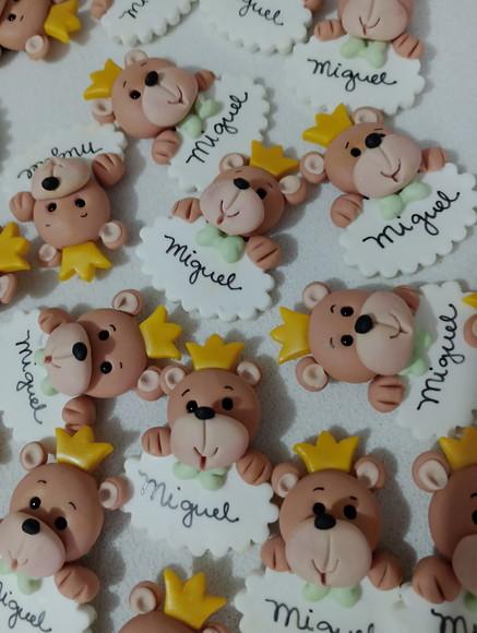 Aplique Chá de Bebê Uirsinho com Coroa de Biscuit