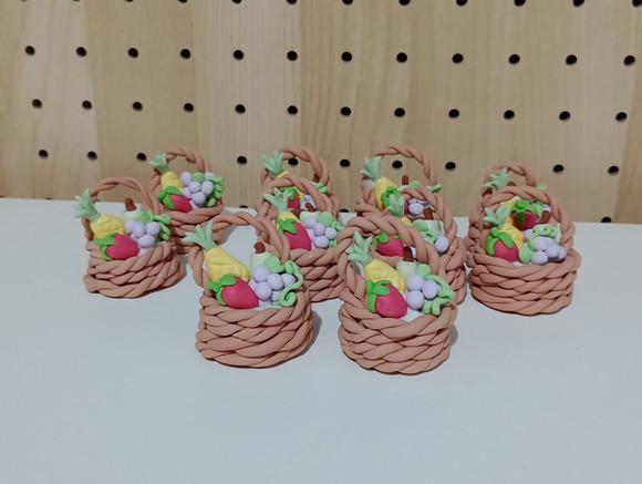 Aplique Cestinha de Frutas de Biscuit para Lembrancinhas