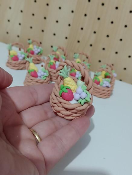 Aplique Cestinha de Frutas de Biscuit para Lembrancinhas