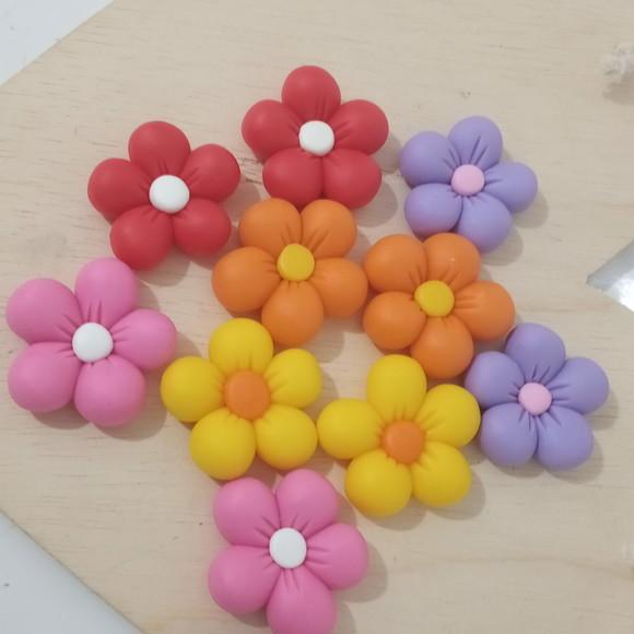 Aplique Florzinha Gordinha de Biscuit para Lembrancinhas