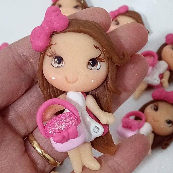 Aplique Menina com Bolsinha de Biscuit