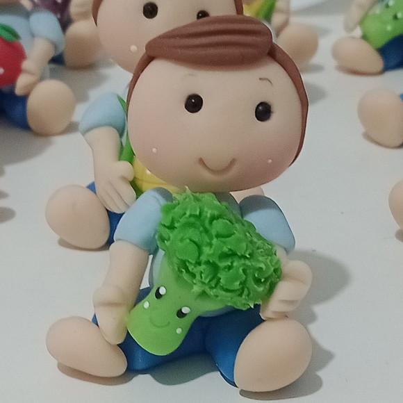 Aplique Menino com Legumes e Verduras para Lembrancinhas