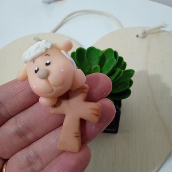 Aplique Ovelha com Cruz de Biscuit para Lembrancinhas