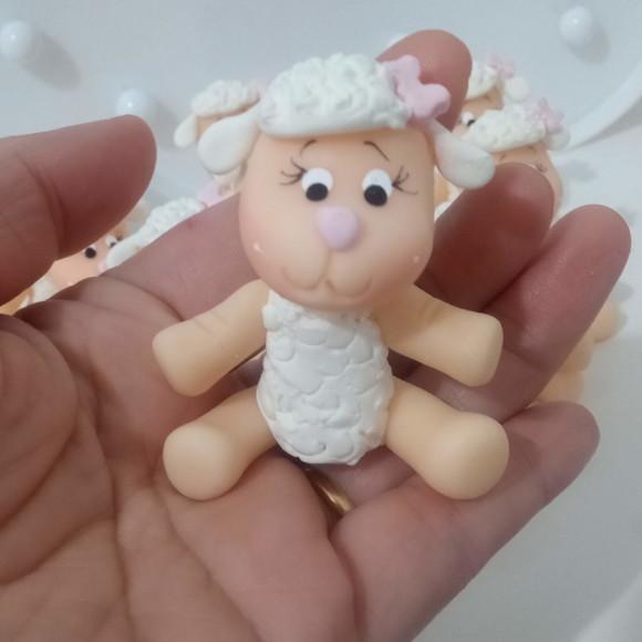 Aplique Ovelha Sentadinha com Lacinho para Lembrancinhas