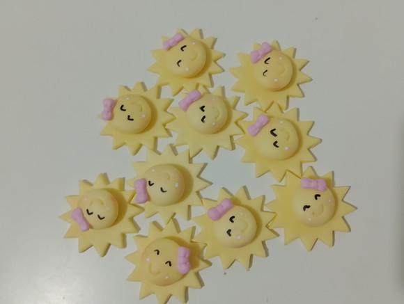 Aplique Solzinho de Biscuit para Lembrancinhas com Dez