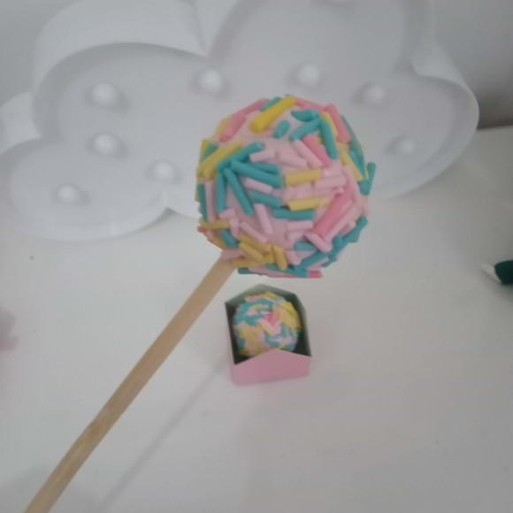 Brigadeiro de Biscuit no Palito