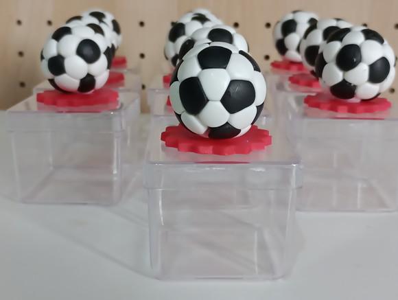 Caixinha de Acrílico com Bola de Futebol de Biscuit