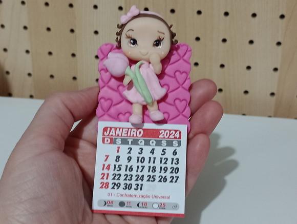 Calendário 2026 com Bonequinha com Tulipa de Biscuit