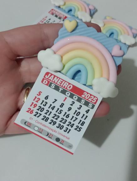 Calendário 2026 de Biscuit Arco-íris Corações