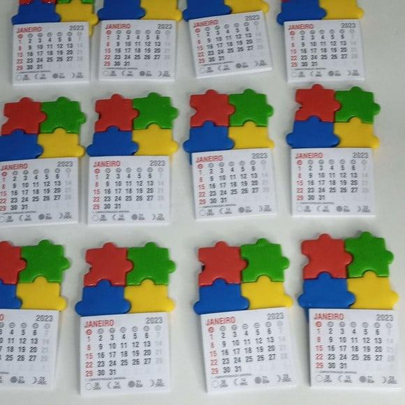 Calendário 2026 Símbolo do Autismo de Biscuit