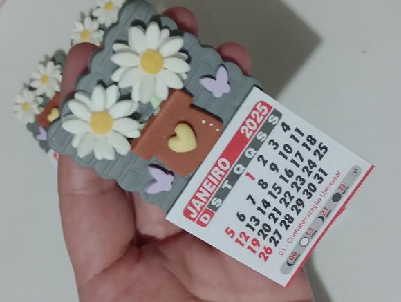 Calendário 2026 Margaridas no Vaso de Biscuit