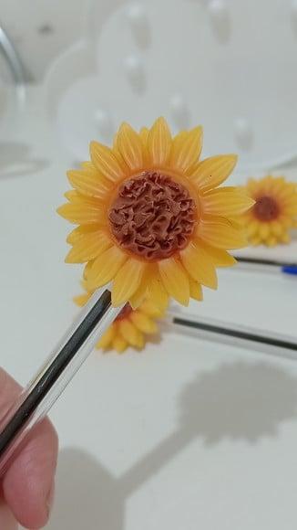 Caneta Decorada com Girassol de Biscuit para Lembrancinhas