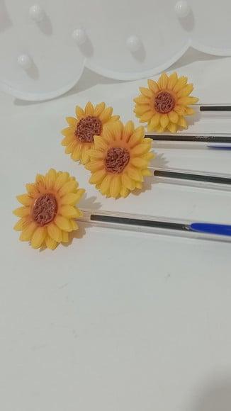 Caneta Decorada com Girassol de Biscuit para Lembrancinhas