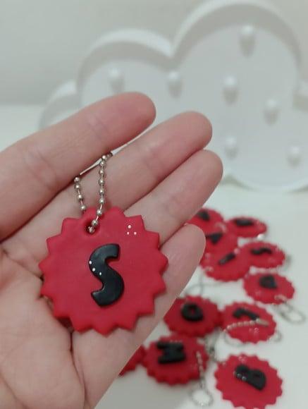 Chaveiro Personalizado com Inicial Lembrancinha Criativa