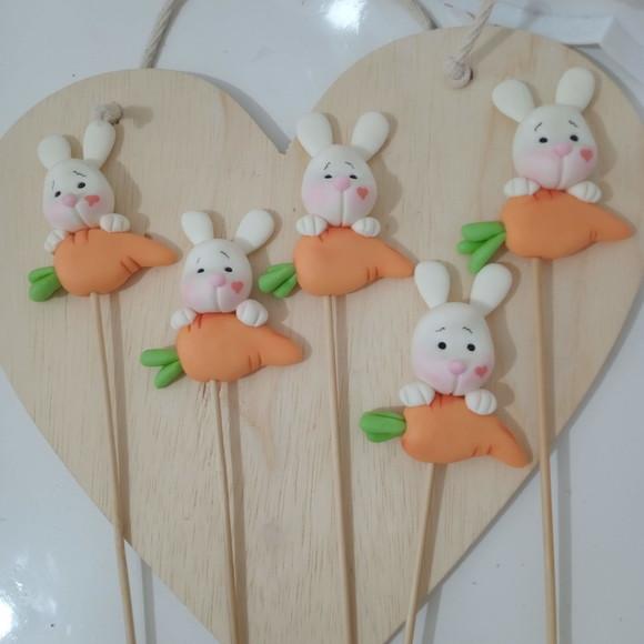 Coelho de Biscuit no Palito para Decoração e Lembrancinhas