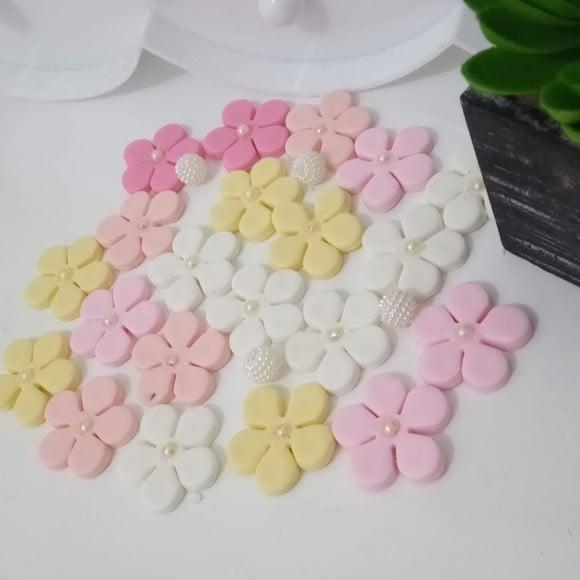 Flor com Pérola no Miolo de Biscuit Vinte Peças
