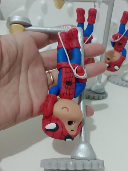 Enfeite Decorativo Biscuit Homem Aranha de Cabeça para Baixo