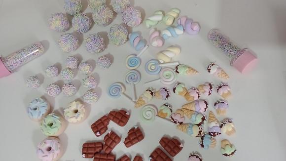 Kit Festa Doces de Biscuit Candy Color Quarenta e Duas Peças