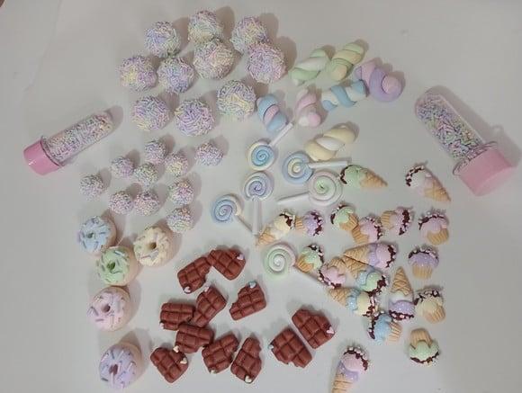 Kit Festa Doces de Biscuit Candy Color Quarenta e Duas Peças