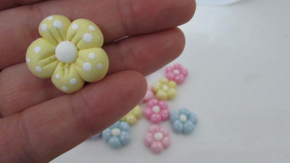 Kit Mini Aplique Florzinha de Biscuit com Vinte Peças