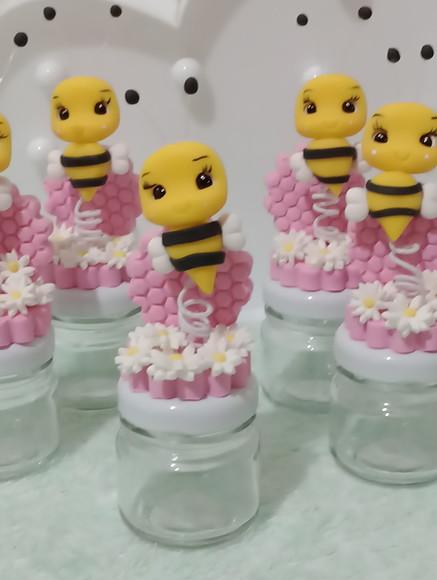 Lembrancinha Abelha de Biscuit no Mini Potinho
