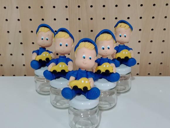Lembrancinha Biscuit Menino com Carrinho no Mini Potinho